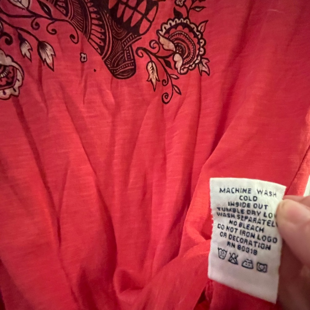 Lucky Brand Graphic Skull and Flowers Tee.  Red. Size Small. - Picture 7 of 8
